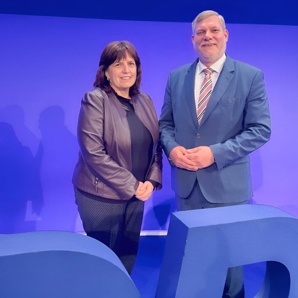 DJG-Bundesvorsitzende Beatrix Schulze mit dem neuen Bundesvorsitzenden der DPolG, Heiko Teggatz